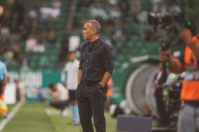João Pedro Sousa foi despedido do Baniyas, dos Emirados Árabes Unidos, em janeiro de 2025. Agora treina o Aves SAD - Foto: IMAGO