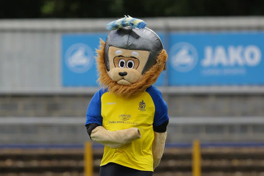 Mascote alcoolizada: Taça de Inglaterra no CAOS!