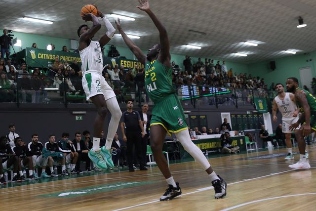 Festival ofensivo do Sporting dá vitória no reduto do Esgueira
