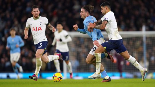 Manchester City e Tottenham querem voltar às vitórias e à luta pelo topo