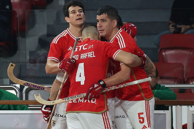 Benfica passeia-se em Sesimbra e prossegue na Taça