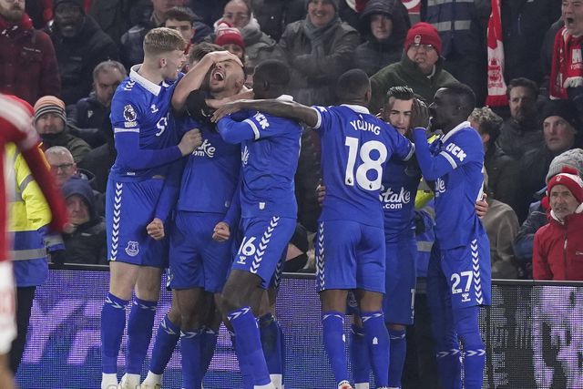 Com Beto e Chermiti, Everton vence pela primeira vez após a dedução de 10 pontos