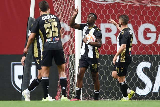 Liga 2: Nacional vence Paços de Ferreira e isola-se na liderança à condição