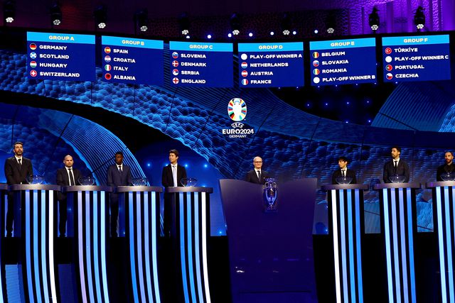 Portugal começa o Euro frente à República Checa