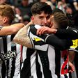 Newcastle vence e convence frente ao Manchester United