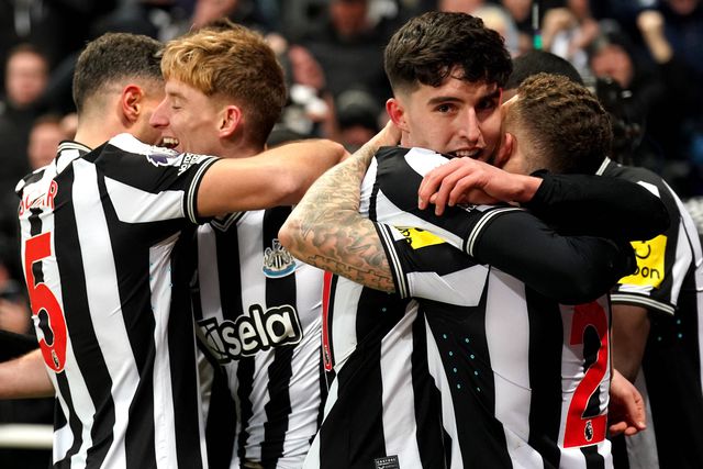 Newcastle vence e convence frente ao Manchester United