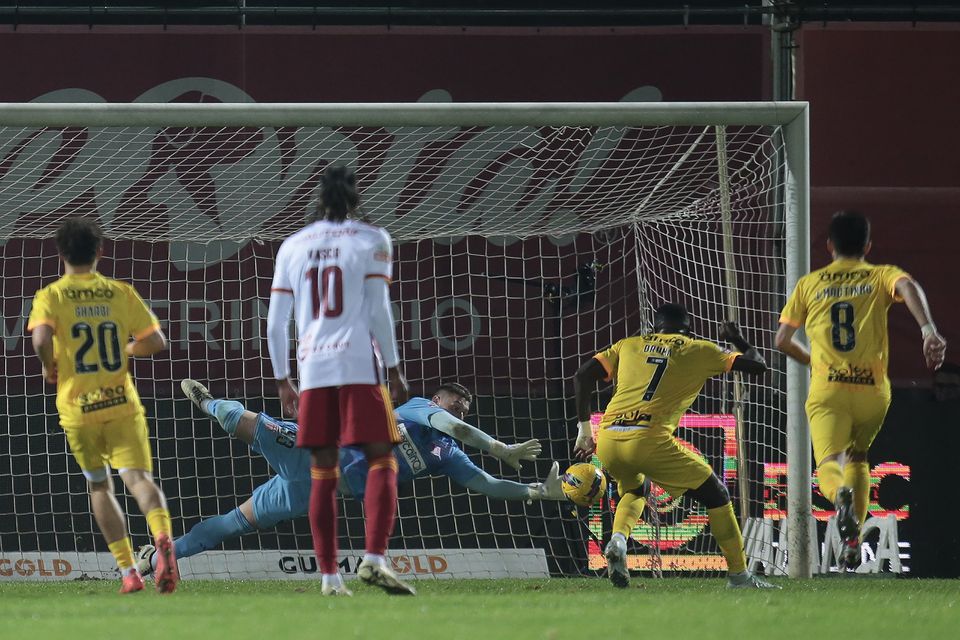 Destaques Aves SAD: Simão deixa Ochoa a tremer