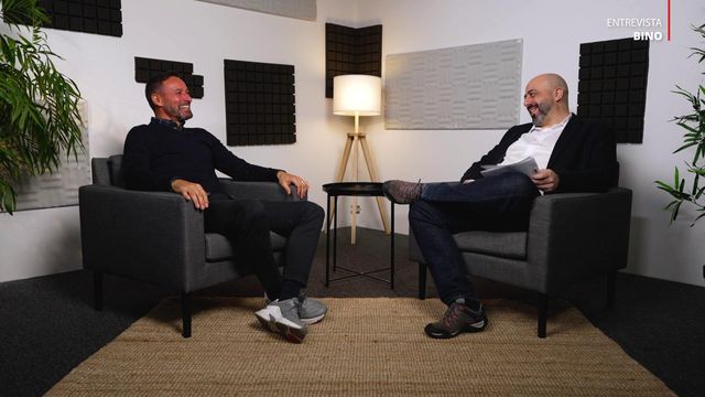 O Bino treinador é o Bino jogador com fato e gravata?