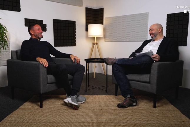 O Bino treinador é o Bino jogador com fato e gravata?