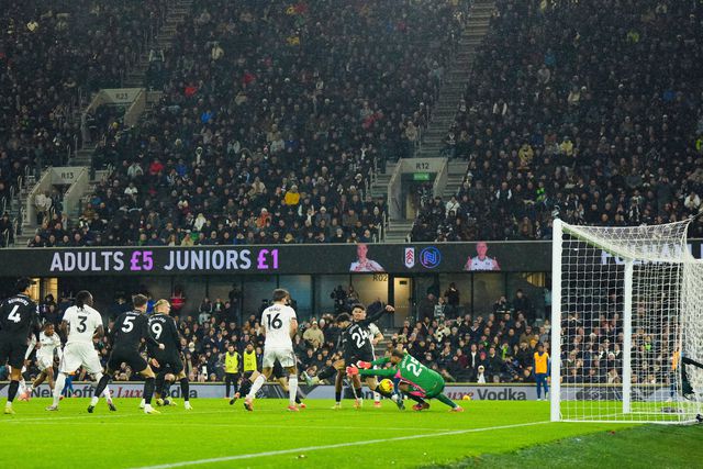 Chukwueze bisou frente ao Manchester City - FOTO IMAGO