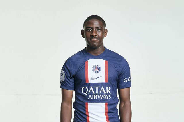 Ayman Kari com a camisola do PSG