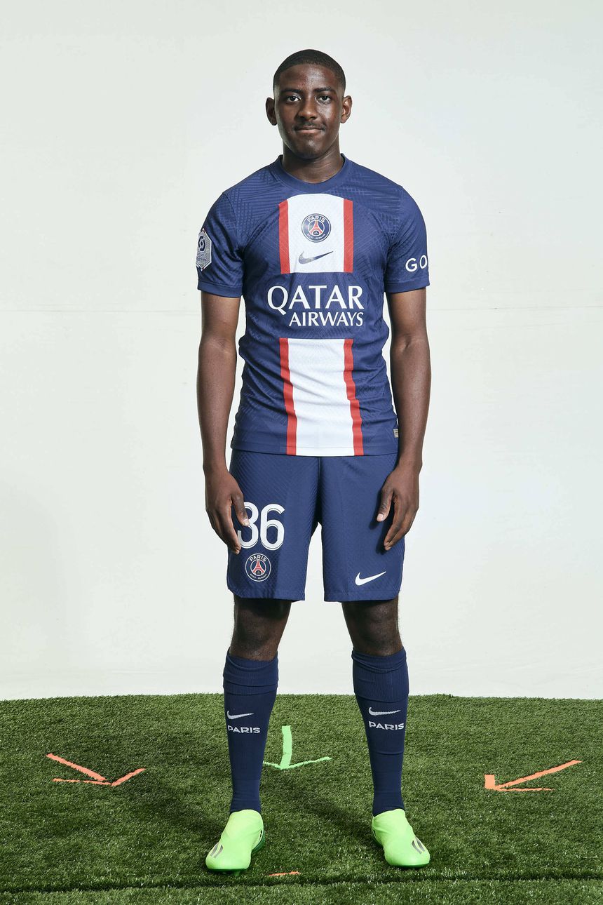 Ayman Kari com a camisola do PSG