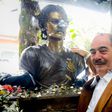 Rivellino, antigo internacional brasileiro, em 2014 na apresentação do seu busto
