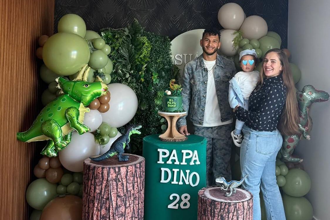 Luis Suárez e família em dia de aniversário - Foto: INSTAGRAM/LUIS SUÁREZ