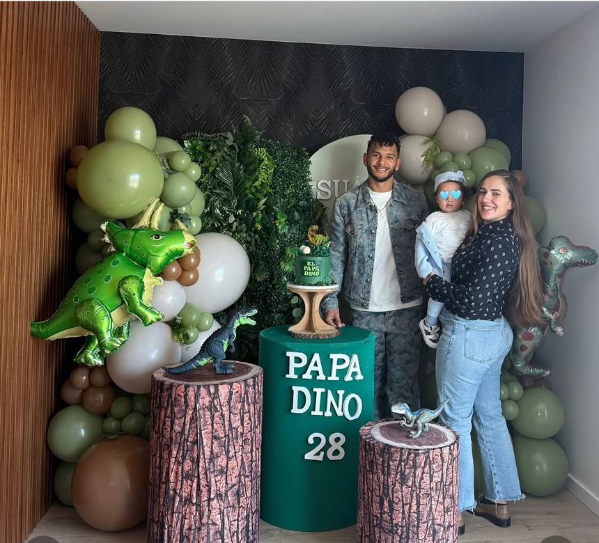 Luis Suárez e família em dia de aniversário - Foto: INSTAGRAM/LUIS SUÁREZ