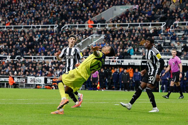 Romero armou o pontapé de bicicleta e... fez o 2-2