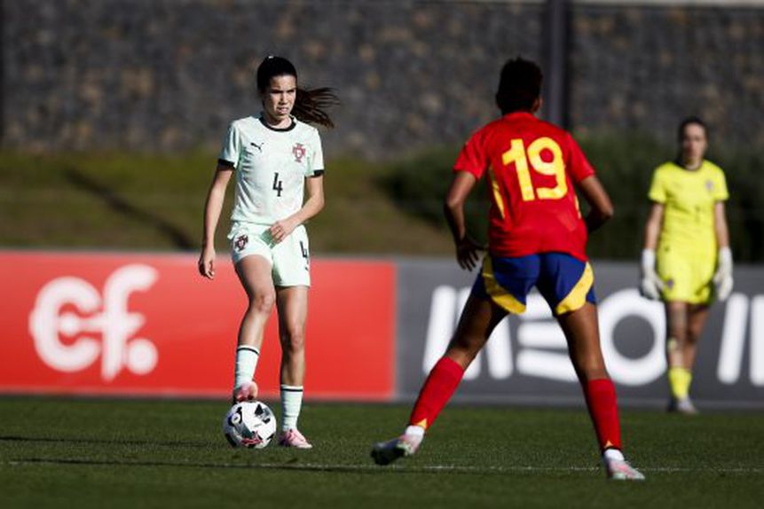Seleção feminina de sub-17 perdeu com Espanha (0-2) - Foto: FPF