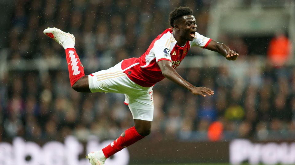 Arsenal fez queixas aos árbitros ingleses por causa de Bukayo Saka
