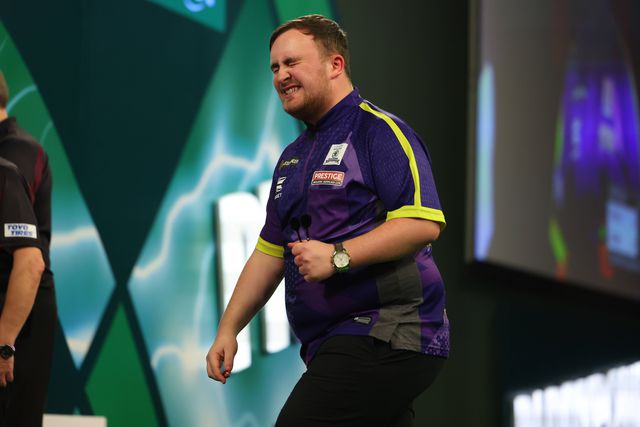 Vai lutar pelo título mundial de dardos... com apenas 16 anos!