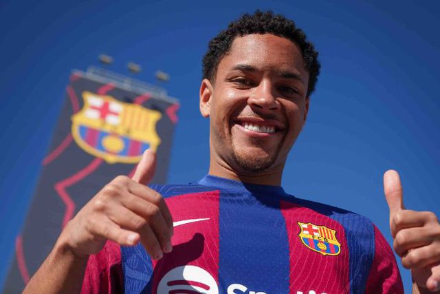 Barcelona: Vitor Roque estreia-se nos convocados, mas com… asterisco