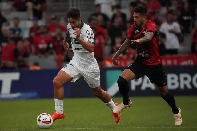 OFICIAL: Rodrigo Pinho rescinde contrato com o Coritiba
