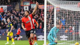 OFICIAL: Townsend assina contrato de «longa duração» com o Luton