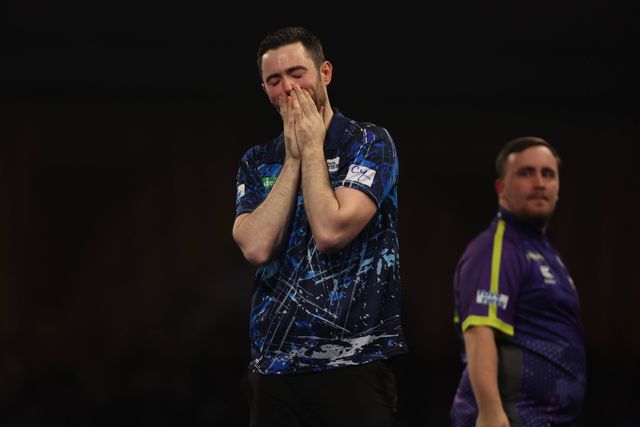 Acabou o conto de fadas: prodígio de 16 anos perde final do Mundial de dardos