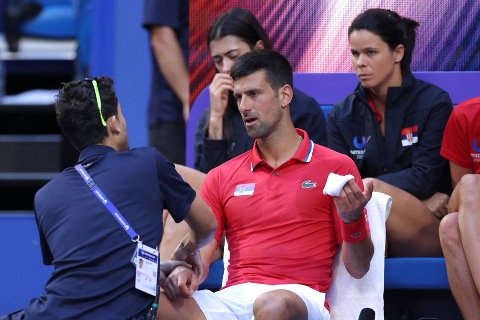 «Quanto mais jogo, mais me dói»: Djokovic sobre lesão no pulso