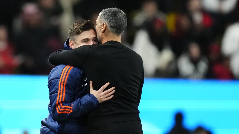 O abraço entre Sérgio e Francisco Conceição no final do Juventus-Milan da Supertaça de Itália (foto: IMAGO)