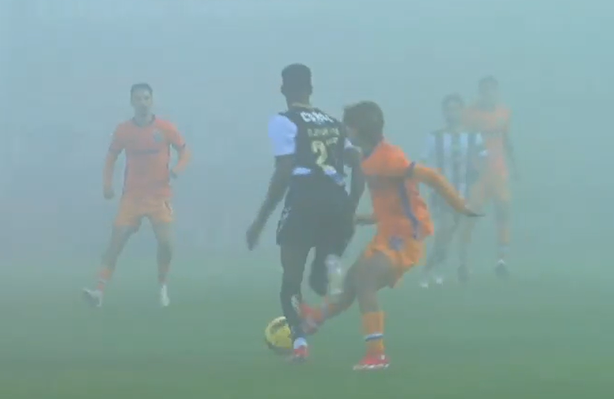 rada de Rodrigo Mora sobre Djibril Soumaré no jogo da 17.ª jornada da Liga entre Nacional e FC Porto