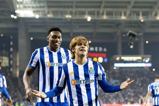 Samu e Rodrigo Mora festejam golo no Dragão