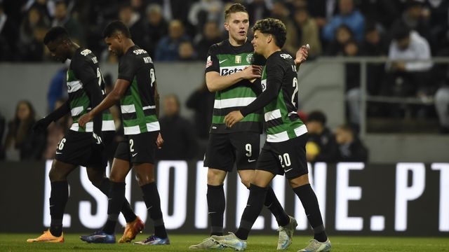 Gyokeres e Maxi Araújo festejam golo do Sporting