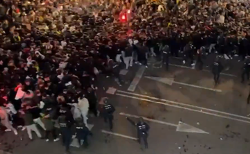 Protestos e carga policial nas imediações do Mestalla (vídeos)