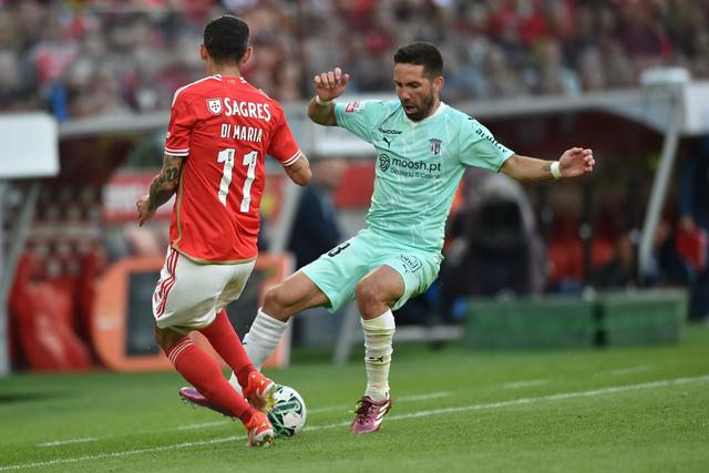 Lance entre Di María, argentino do Benfica, e João Moutinho, médio português, equipas que nesta tarde de sábado, a partir das 18 horas, medem forças no Estádio da Luz para a Liga Portugal Betclic