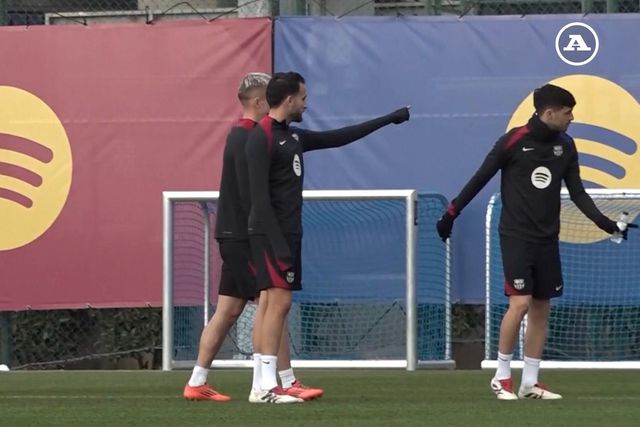 Dani Olmo treina enquanto espera por novidades