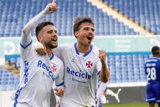 David Rebelo celebra com Diogo Leitão (Foto: Belenenses)