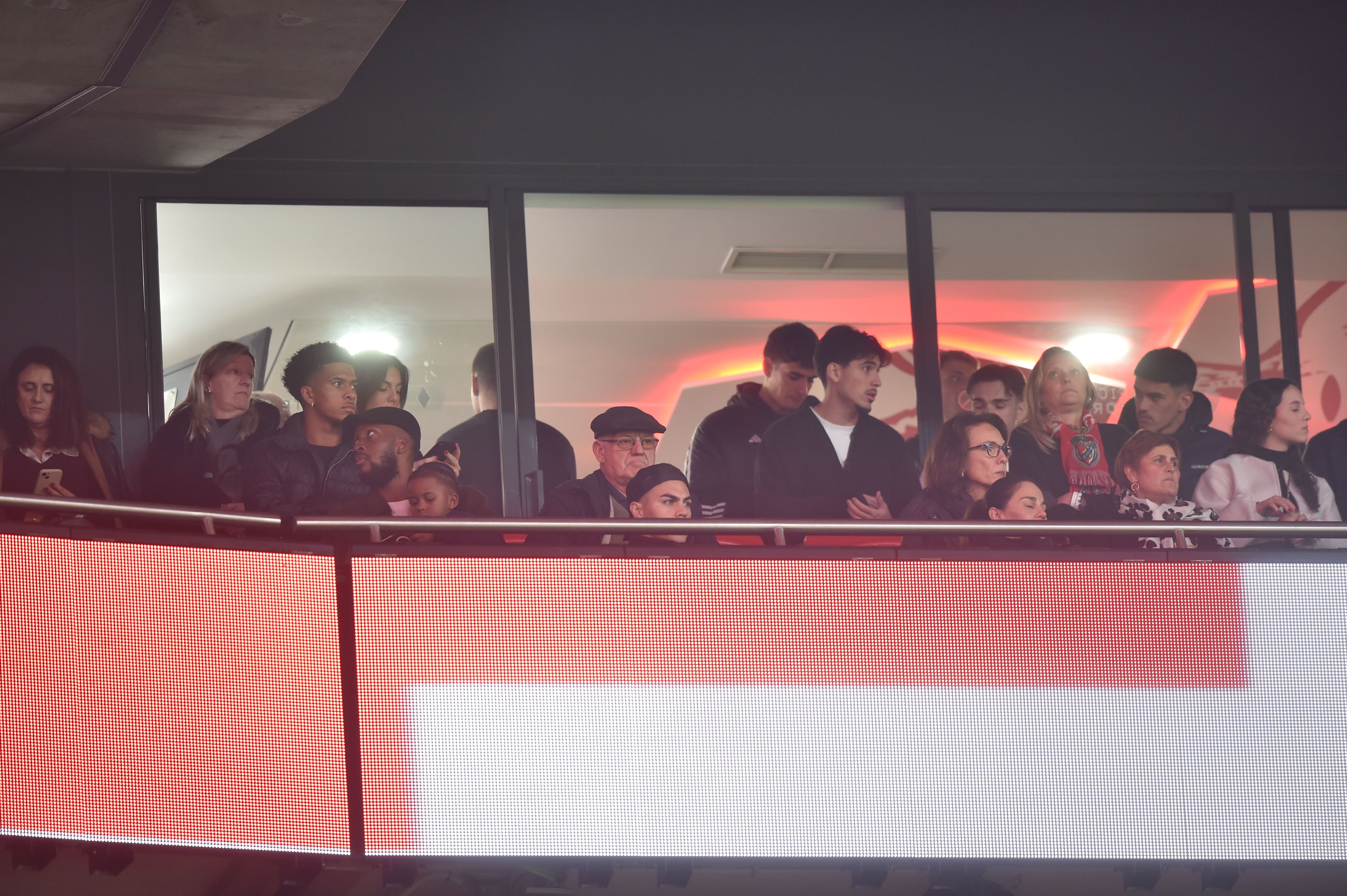 Enzo Barrenechea, ausência devido a lesão, no camarote - Foto: Miguel Nunes