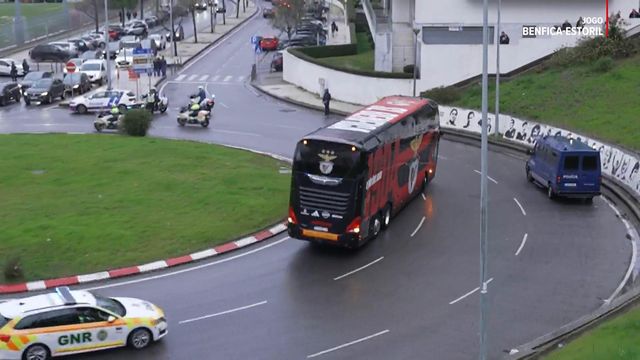 CHEGADA AUTOCARRO DO BENFICA