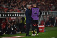 José Mourinho a dar indicações a Aursnes - Foto: Miguel Nunes