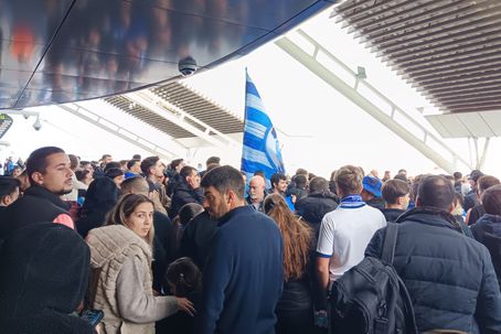 Loucura à partida da equipa para Ponta Delgada