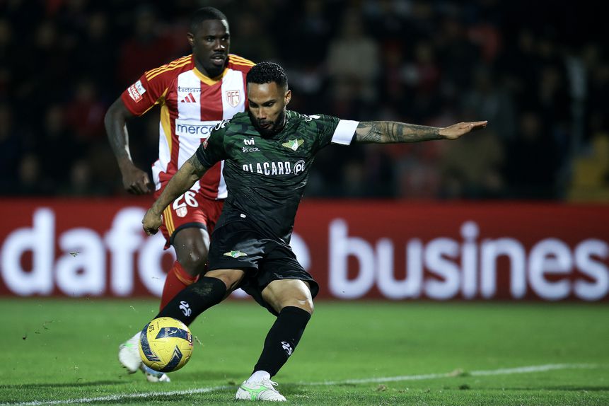 Ponta de lança brasileiro voltou a fazer o gosto ao pé e fechou as contas do triunfo dos cónegos - Foto: Manuel Fernando Araújo/LUSA