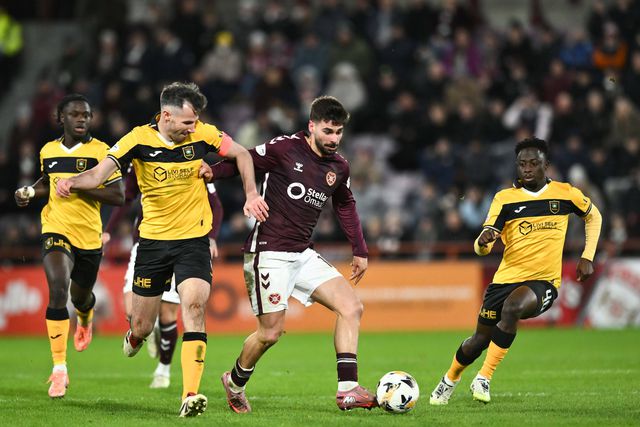 Cláudio Braga em ação na vitória do Hearts frente ao Livingston