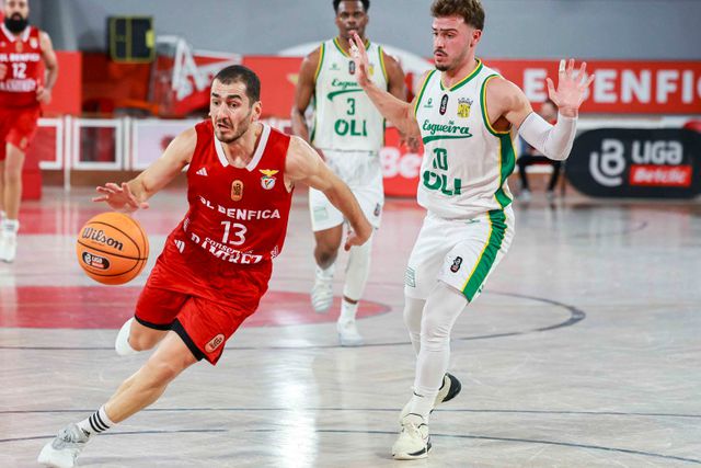 Benfica resiste na Luz e segura invencibilidade