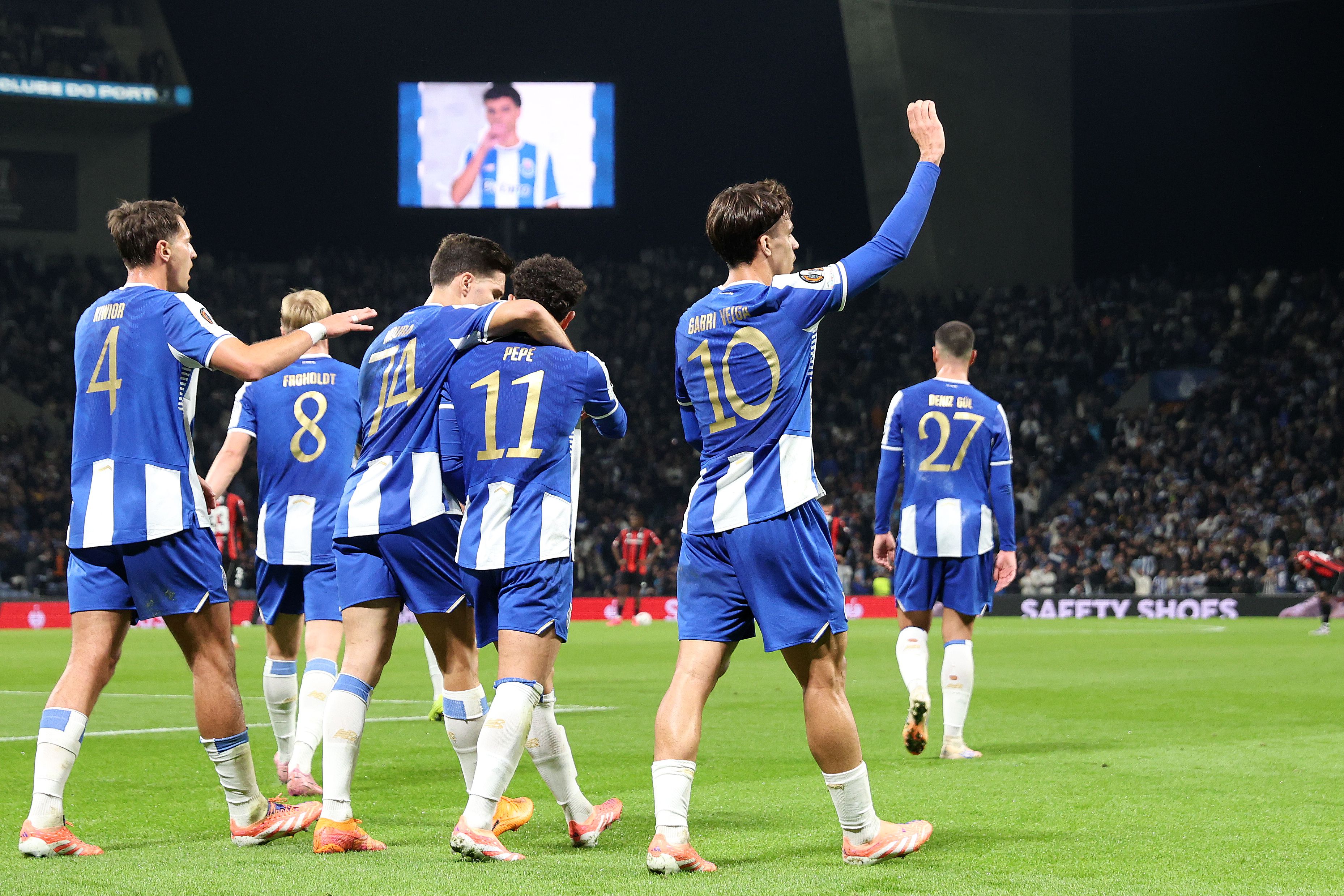 Dragões perseguem marco histórico nos Açores - Foto: FC Porto