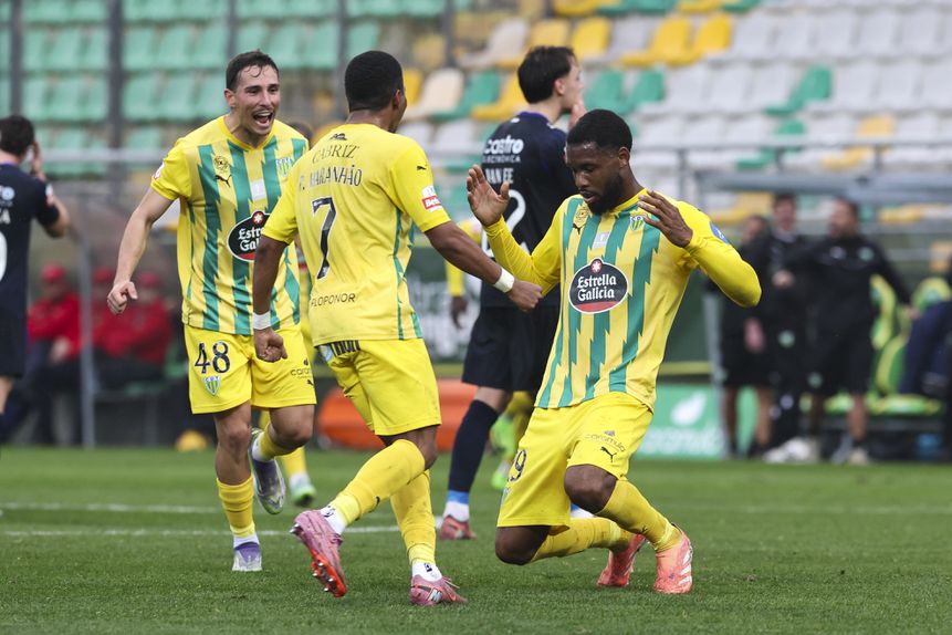 Jordy Pefok celebra o golo apontado ao Arouca. - Foto: PAULO NOVAIS/LUSA