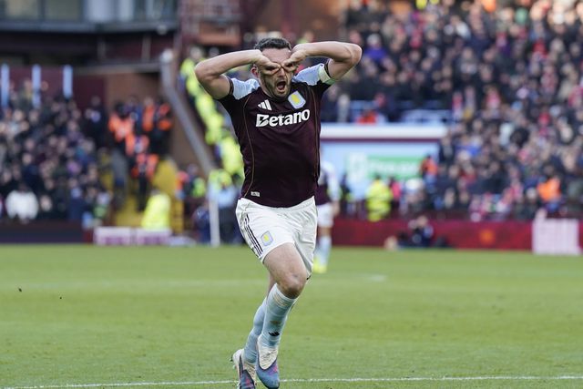 O festejo de McGinn - Foto: IMAGO