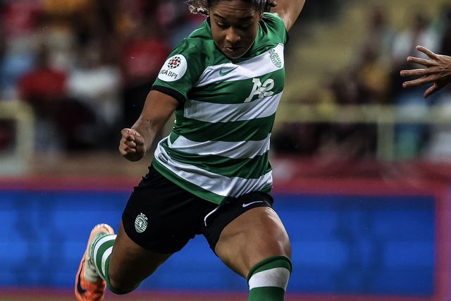 Vídeo: Olivia Smith candidata-se ao golo da época