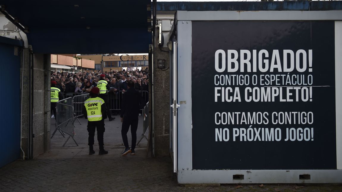 Famalicão-Benfica: siga aqui em direto