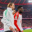 Alphonso Davies lesiona-se e é baixa quase certa para Leverkusen