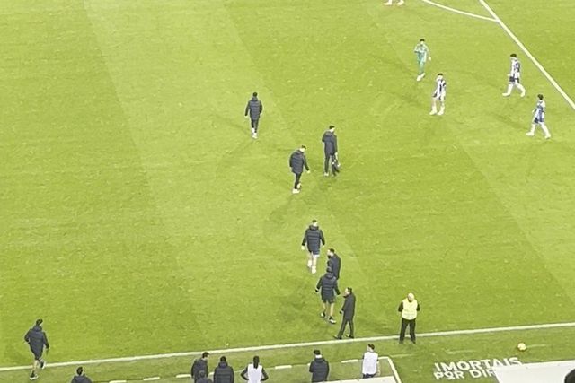 A desilusão dos jogadores no fim do jogo no Dragão
